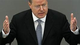 SPD: Peer Steinbrück: In der Finanzkrise hält der Minister das Heft des Handelns nicht in der Hand.