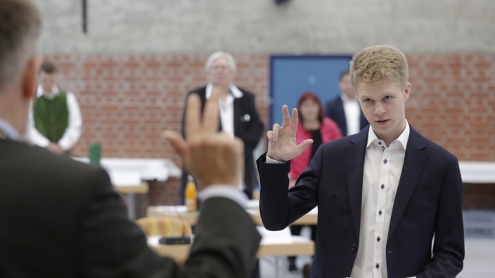 "Schon immer seinen eigenen Kopf gehabt": Johannes Steinberger ist mit 18 Jahren der jüngste Gemeinderat in Neufahrn.