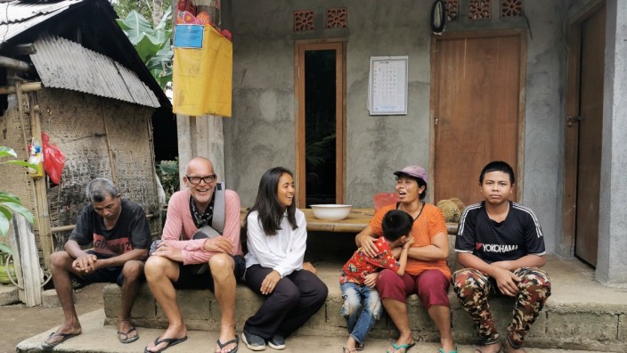 Hilfsprojekt auf Bali: Dian und Ernst Flügel blieben freiwillig auf Bali: "Das Auswärtige Amt hatte uns angeboten, dass wir zurückgeholt werden, aber wir wollten nicht."