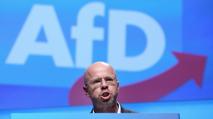 AfD: Andreas Kalbitz war neben Björn Höcke der bekannteste Vertreter der rechtsnationalen Strömung der AfD, dem "Flügel".