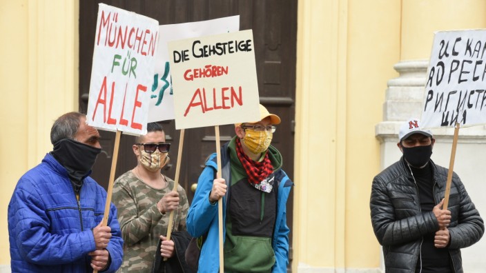Obdachlosigkeit in München: Obdachlose fordern Rederecht im Rathaus, doch das Thema wird vertagt.