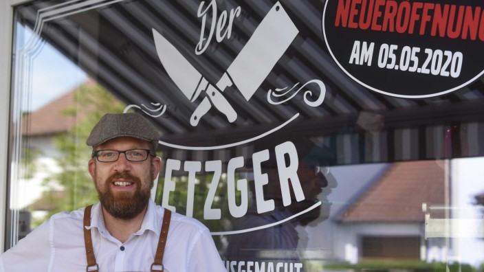 Metzger: Metzger Kurt Blank bezieht sein Fleisch ausschließlich von Landwirten aus der Umgebung. Damit sich die Arbeit für die Bauern auch in Zukunft noch lohnt, zahlt Blank zusätzlich zum üblichen Marktpreis noch eine Pauschale.