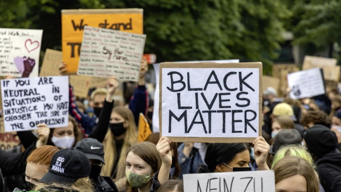 Rassismusdebatte: Auch in Deutschland protestieren viele Menschen gegen Rassismus wie hier in Stuttgart.