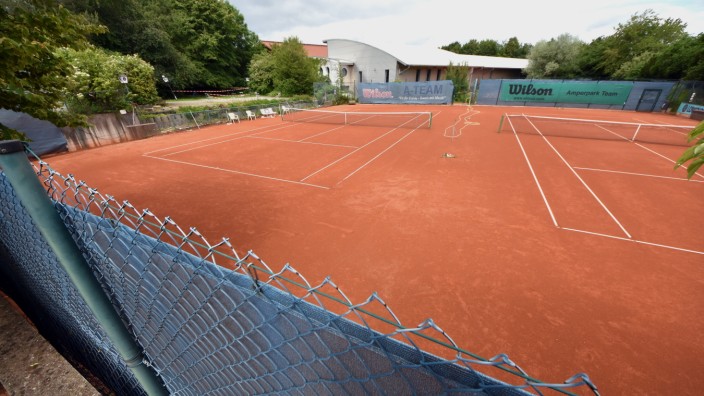 Emmering: 25 Jahre lang wurde hier vor allem Squash, Tennis und Fußball gespielt oder es wurde gefeiert: der Amperpark an der Siedlerstraße.