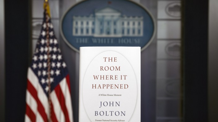 Leserdiskussion: Sechs Tage vor dem geplanten Verkaufsstart am 23. Juni hat das Justizministerium nun Klage bei einem Gericht in Washington eingereicht - wohlgemerkt nicht gegen den Verlag, sondern gegen John Bolton persönlich.