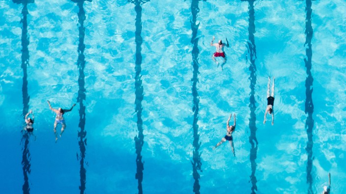 Schwimmen: Ruhige Bahnen: Schwimmen hat noch immer alles besser gemacht.