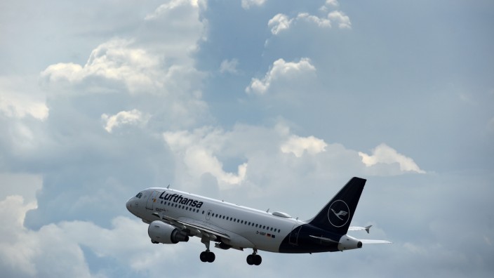Lufthansa: Wieder Aufwärts soll es für die Lufthansa mit staatlicher Hilfe gehen. Doch an der Börse sah es zunächst anders aus.