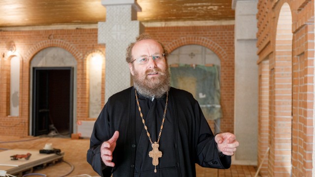 Neubau in Aubing der Kirche der rumänisch-orthodoxen Metropolie in Deutschland 
Weihbischof Sofian