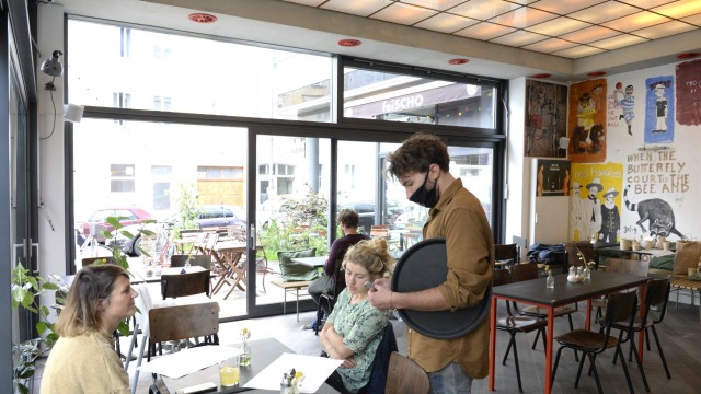 Café Madam Anna Ekke: Bunte Wände und eine hübsche Eckterrasse: Das neue Café im Glockenbachviertel hat bereits einige Fans.