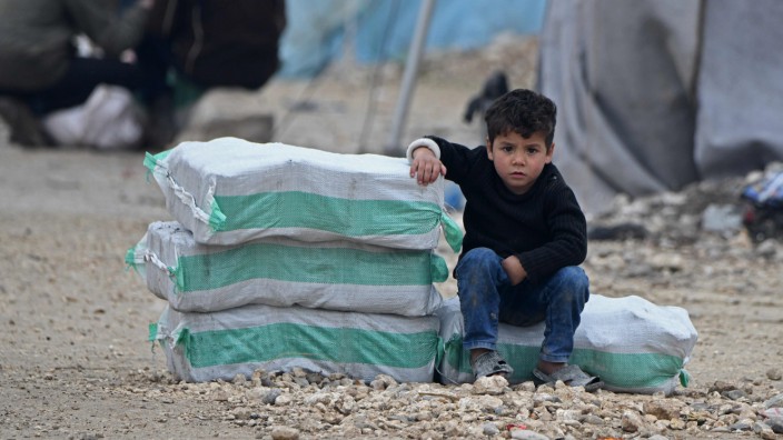 Vereinte Nationen: UN-Generalsekretär Guterres dringt auf Hilfe für die syrischen Zivilisten. Dieser Junge wird in einem Camp an der türkischen Grenze versorgt.