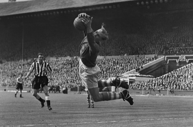 Bert Trautmann City goalkeeper makes a fine save 1955 FA Cup Final at Wembley on 07 05 1955 Manc; Bernd Trautmann, Torhüter, Manchester City, Premier League