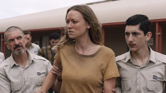 Netflix-Serie: Sofie Werner (Yvonne Strahovski) hat eine Familie und ein Leben in Australien, aber das verschweigt sie den Behörden.