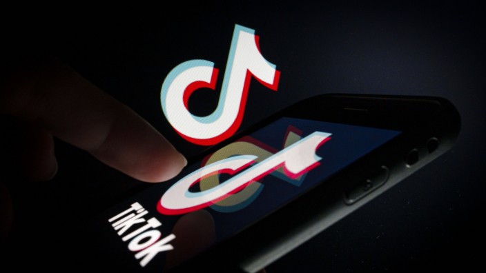 Symbolfoto: Das Logo des chinesischen Videoportal Tik Tok wird auf einem Smartphone angezeigt. Berlin, 02.02.2020. Berl