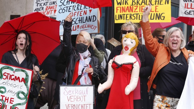Protestaktion Berufsverband Sexarbeit gegen die Corona-Auflagen Berlin, DEU, 03.07.2020 - Sexarbeiterinnen demonstriere