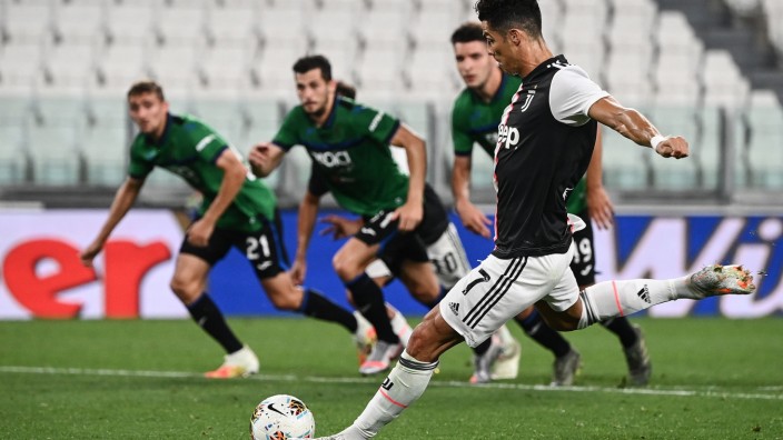 VAR-Debatte in Italiens Fußball: Elfer für Juve und wer trifft? Natürlich Cristiano Ronaldo.