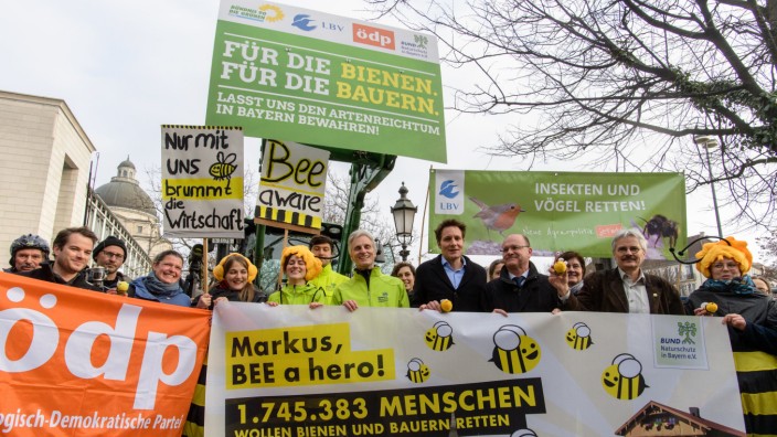 Volksbegehren Artenvielfalt: Im Juli 2019 hatte der Landtag das Volksbegehren "Rettet die Bienen" angenommen und dazu ein großes Artenschutz-Gesetzespaket geschnürt.