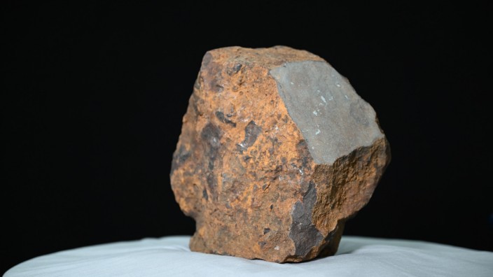 Meteoriteneinschlag: Deutschlands schwerster Steinmeteorit wurde im baden-württembergischen Blaubeuren gefunden. Die Brocken, die im sächsischen Audenhain vermutet werden, dürften deutlich kleiner sein.