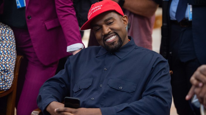 US-Wahl: Damals noch ein Trump-Fan: Kanye West mit entsprechender Kopfbedeckung bei seinem Besuch im Weißen Haus im Oktober 2018.