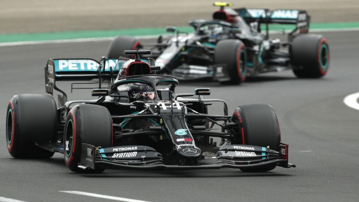 Formel 1: Lewis Hamilton und Valtteri Bottas auf dem Hungaroring