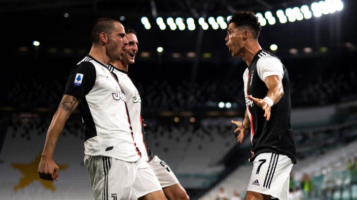 Juventus Turin: Cristiano Ronaldo feiert mit Teamkameraden