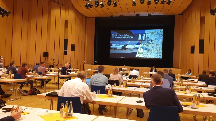 Fluglärmkommission: Die Sitzung der Fluglärmkommission fand am Mittwoch in der Stadthalle Erding statt.