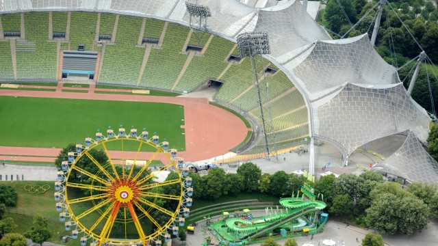 "Sommer in der Stadt": Im Olympiapark gibt es ein Riesenrad, die Wildwasserbahn Rio rapido, Autoscooter, Dosenwerfen, Irrgarten und diverse andere Dinge, die Freude machen.