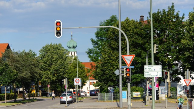 SZ-Serie: Meter für Meter: Die Straße führt durch eine bürgerliche Wohngegend.