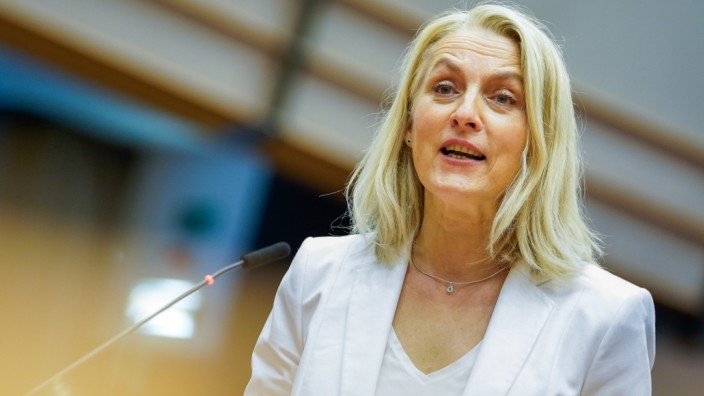 Gewalt gegen Frauen: Die österreichische Juristin Evelyn Regner, 54, ist im Europaparlament Vorsitzende des Ausschusses für Frauenrechte und Gleichstellung. Gleichstellung und Gewerkschaftsarbeit sind seit Langem die Themen der SPÖ-Politikerin.