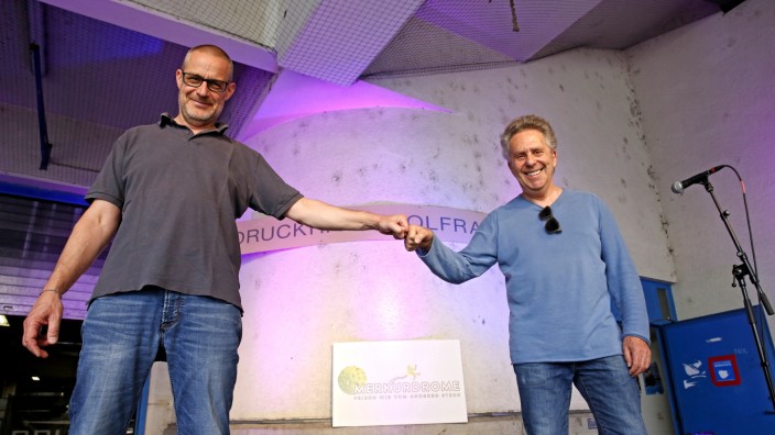 Städtische Kulturförderung: "Andere reden, wir machen": Stefan Eckardt (links) und Harry Rosenkind im Wolfratshauser "Merkurdrome".