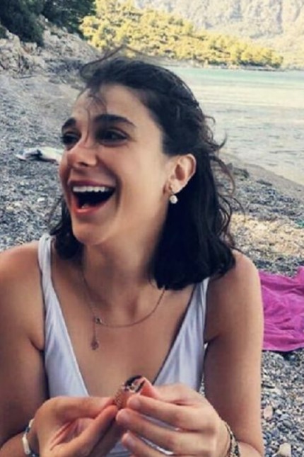 Istanbul-Konvention: "Wieder ist das Lachen einer Frau erloschen": Pınar Gültekins Ex-Freund hat gestanden, die 27-jährige Studentin aus Eifersucht erwürgt zu haben.