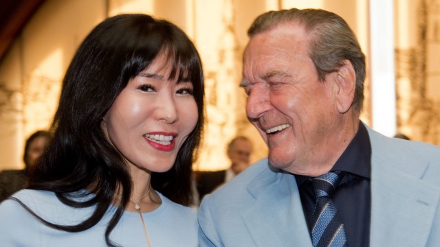 Ex-Kanzler Schröder und Ehefrau Soyeon Kim