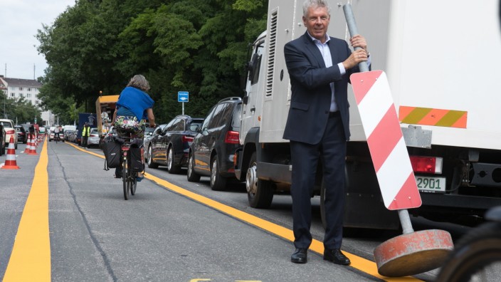 Oberbürgermeister Dieter Reiter eröffnet Pop-up-BikeLane in München, 2020