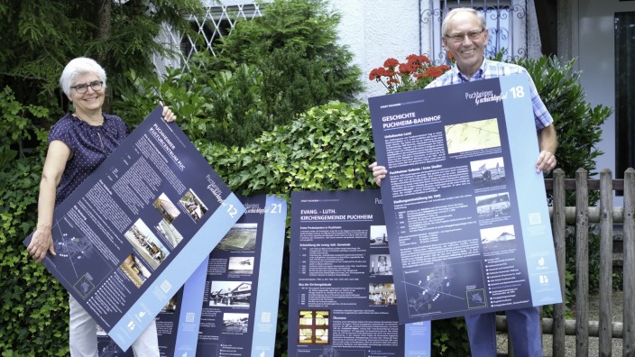 2000 Jahre Puchheim: Den Puchheimer Geschichtspfad gibt es jetzt in Buchform. Im Sommer 2020 wurden die Tafeln aufgestellt, die der Initiator Johann Aichner und Marianne Schuon, die Vorsitzende des Vereins d'Buachhamer, vorher präsentierten.