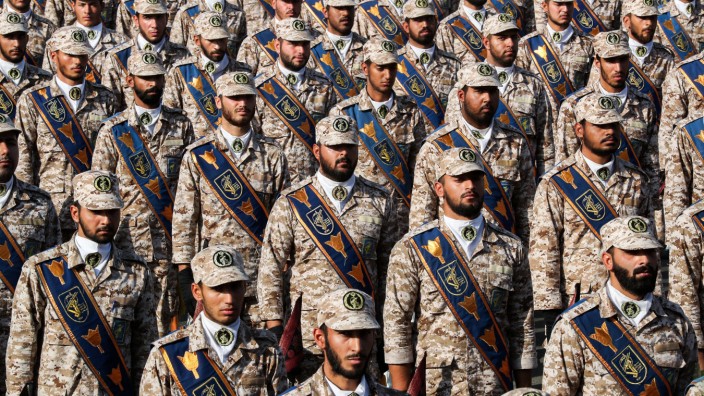 Iran: Die iranischen Revolutionsgarden, hier bei einer Militärparade 2019.