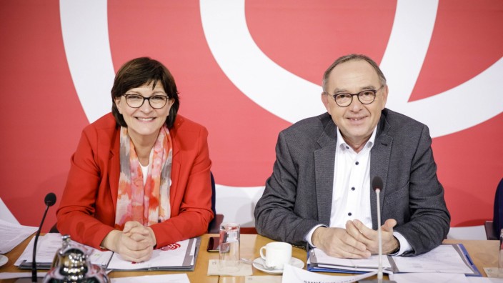 News Themen der Woche KW06 News Bilder des Tages Die SPD-Parteivorsitzenden Sakia Esken und Norbert Walter-Borjans vor B