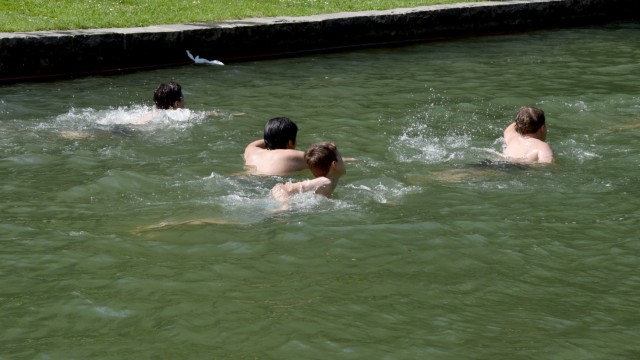 Schwabing: Beliebtes Nass: Maria Einsiedel entlang der Isar in Thalkirchen ist Münchens einziges Naturbad.