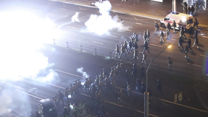 Proteste nach der Wahl: Polizei in Minsk in der Nacht vom 11. auf den 12. August.