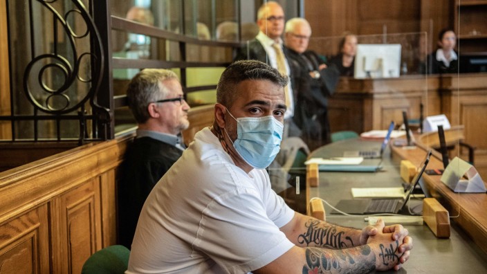 Berliner Landgericht: Stets vorschriftsgemäß mit Maske im Gerichtssaal: Gangsta-Rapper Bushido.
