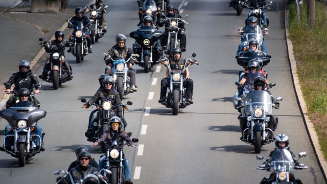 Motorradfahrer demonstrieren gegen Fahrverbote