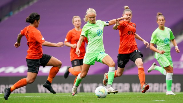 SAN SEBASTIAN, SPAIN, AUG 21: Pernille Harder ( 22 Wolfsburg) shoots during the UEFA Women'!s Champions League football
