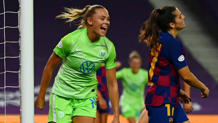 Women's Champions League - Semi Final - VfL Wolfsburg v FC Barcelona