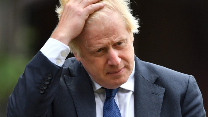Großbritannien: Seit dem Lockdown im März vollführte Boris Johnson etwa ein Dutzend Wendungen in seiner Politik - von der Herdenimmunität bis zur Schutzmasken-Pflicht in Läden, U-Bahnen und Bussen.