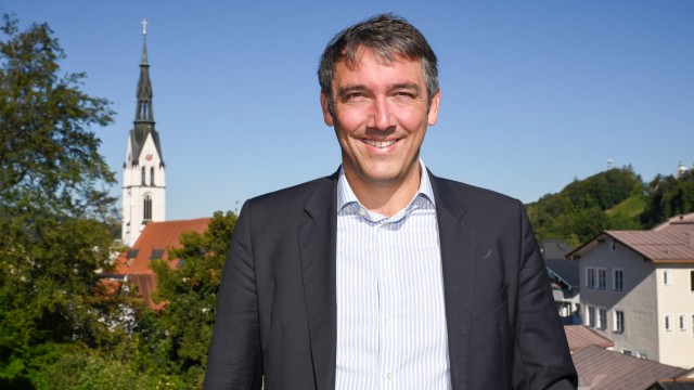 Bad Tölz-Wolfratshausen: Der Tölzer Bürgermeister Ingo Mehner hat bereits das Vakzin von Astra Zeneca erhalten. Tags darauf konnte er eine Stadtratssitzung leiten.