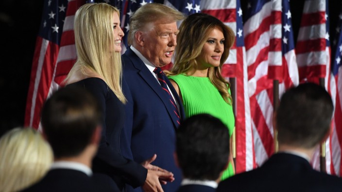 Donald Trump mit Ivanka und Melania auf dem Parteitag der Republikaner 2020