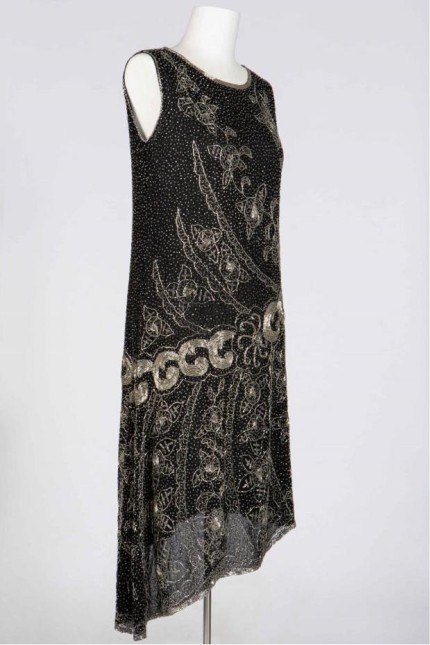 Ausstellung in Regensburg: Auch das Charleston-Kleid ist ein Sinnbild für die 20er-Jahre.