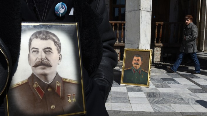Stalinismus: Porträts von Sowjet-Diktator Stalin in seinem georgischen Geburtsort Gori.