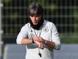 Nationalmannschaft: DFB-Bundestrainer Jogi Löw beim Training