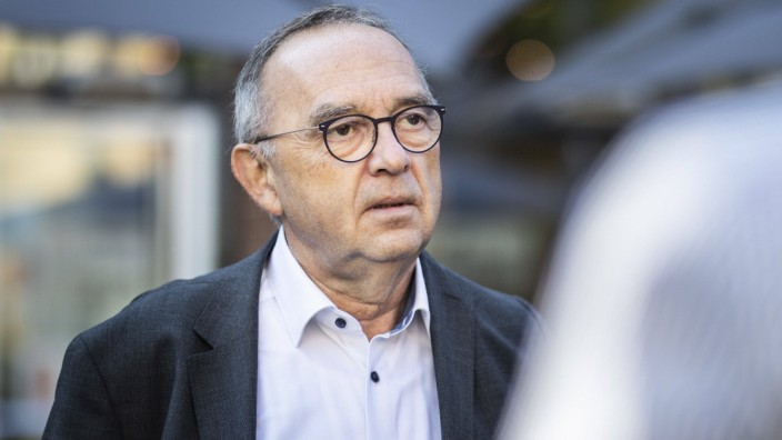 Norbert Walter-Borjans, Bundesvorsitzender der SPD, aufgenommen im Rahmen der Pressereise durch das Ruhrgebiet in Neuss