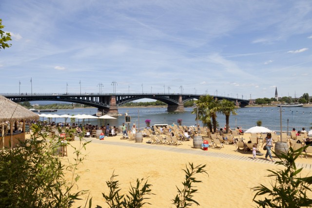 Europe Germany Rhineland Palatinate Mainz People on beach PUBLICATIONxINxGERxSUIxAUTxHUNxONLY CS; Mainz