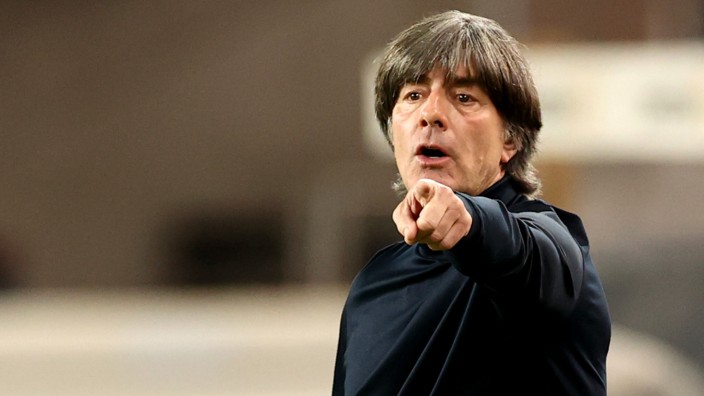 Bundestrainer Jogi Löw beim Spiel Deutschland gegen Spanien